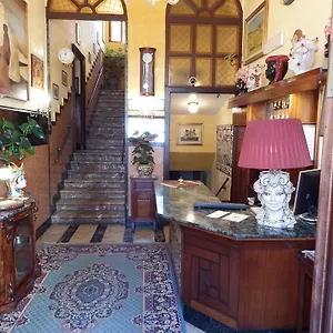 Touring Hotel